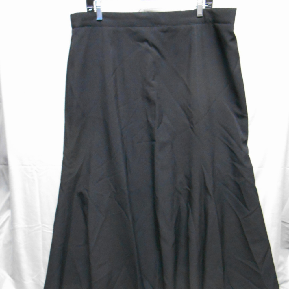 Country Line long black skirt women’s 1X/2X